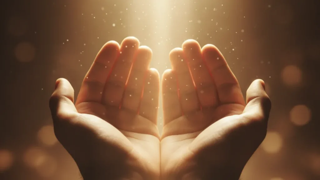 Mãos em atitude de súplica com um brilho de luz intenso caindo sobre elas, simbolizando a espera ativa e a "vigilância" pela resposta de Deus.